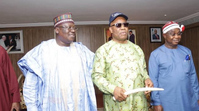 Akpabio Joins APC, mocks PDP