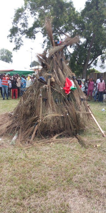 Defection: Akwa Ibom APC Chairman, 20,000 others reportedly dump party for PDP