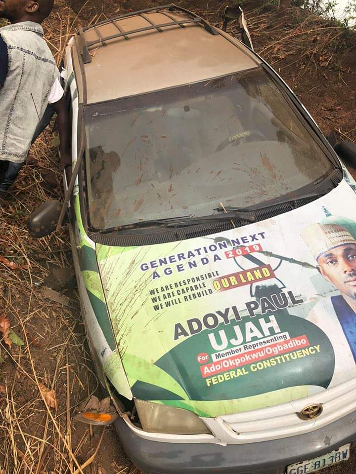 Enone 2019: Hon. Adoyi Ujah’s convoy leading vehicle crashes along Orokam road (Photos)