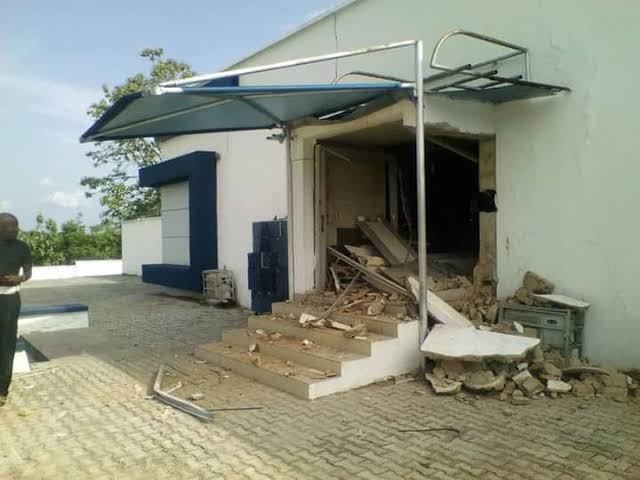 How robbers stormed First Bank, kill officials, customers in Ondo State