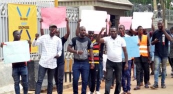 Nigerian students shutdown MTN offices in Benue, others (Photo)