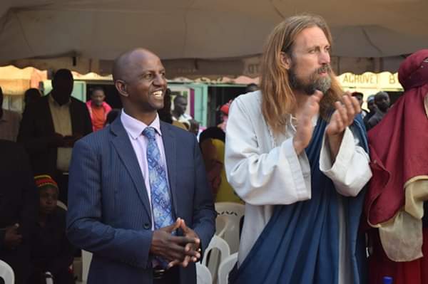 Members celebrate as Kenyan pastor invites ‘Jesus’ to his church (Photos/video)