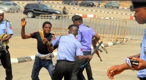 One dead, scores injured as police, hoodlums clash in Oyo