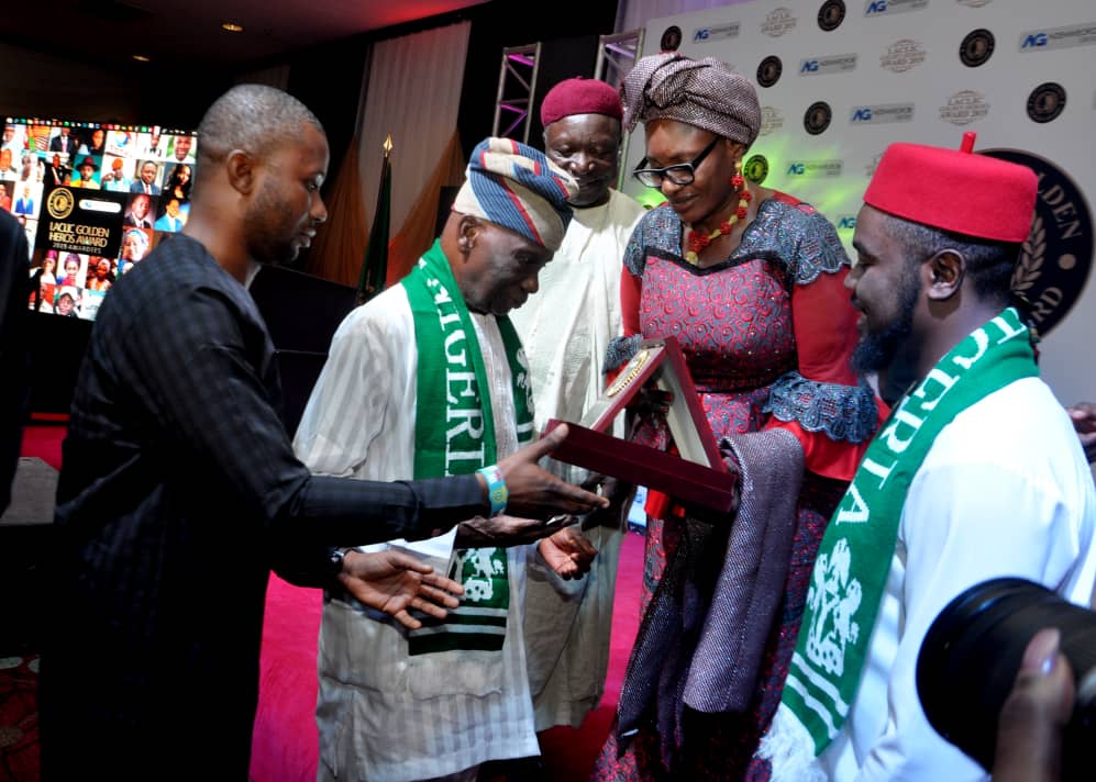 Taiwo Akinkunmi: Designer of Nigeria’s flag honoured in Abuja, placed on N500k monthly salary for life