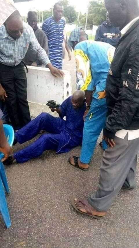 BREAKING: Tension as protesting pensioners collapses in front of Benue Govt House, Ortom remains adamant