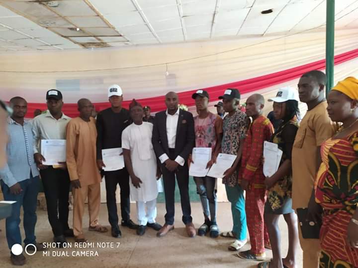 Oche ‘G12’ gives Idoma students scholarship to study abroad (Photos)