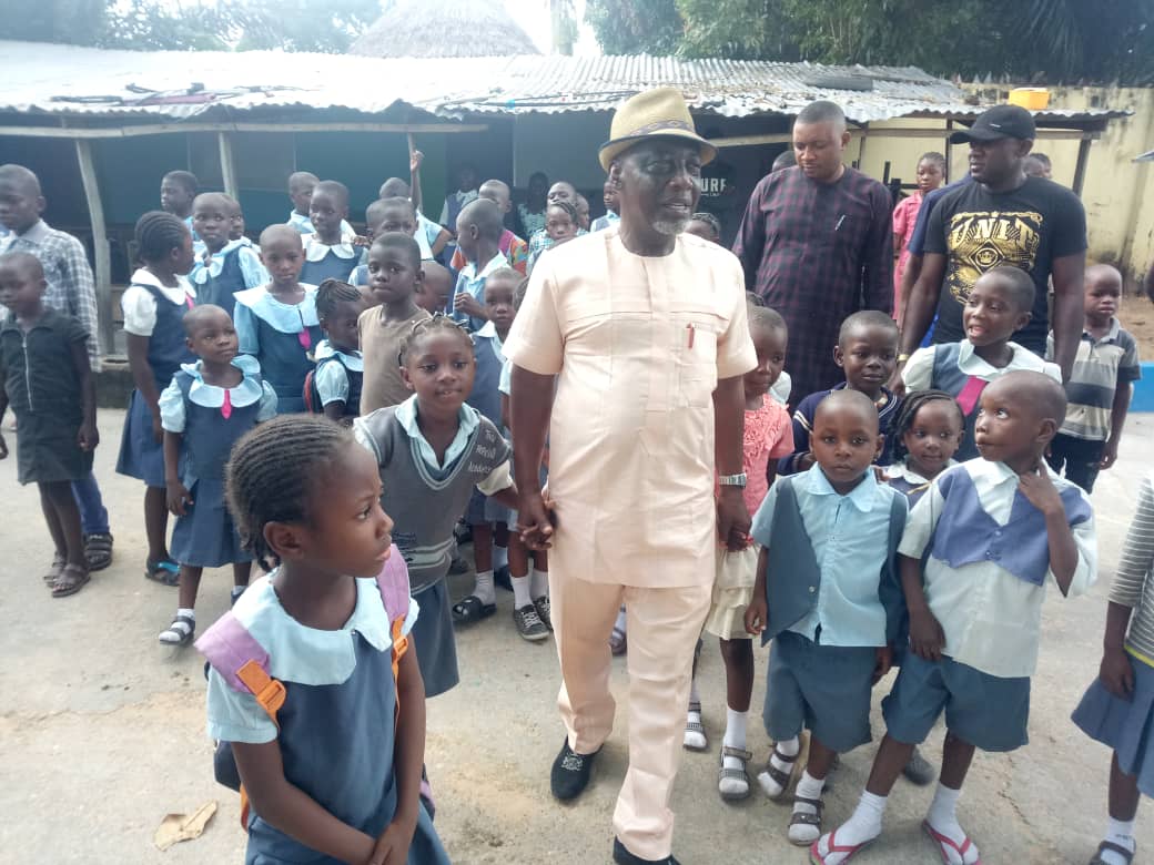 Nigeria at 59: Senator Abba Moro visits Tivid Orphanage Home, donates food items, adopts two children