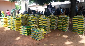 Yuletide: Otukpo LG chair, George Alli distributes rice, cash gifts (Photos)