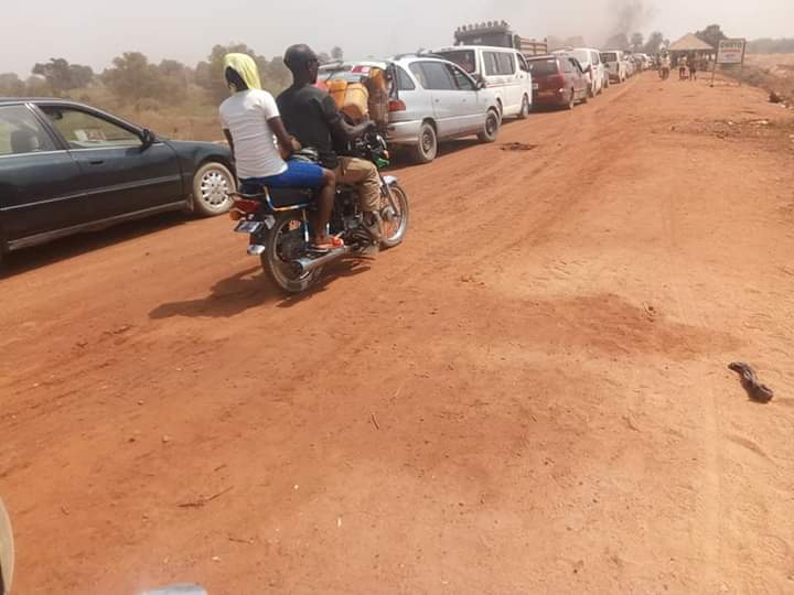 BREAKING: Passengers stranded as Agatu community, military personnel clash on Oweto bridge