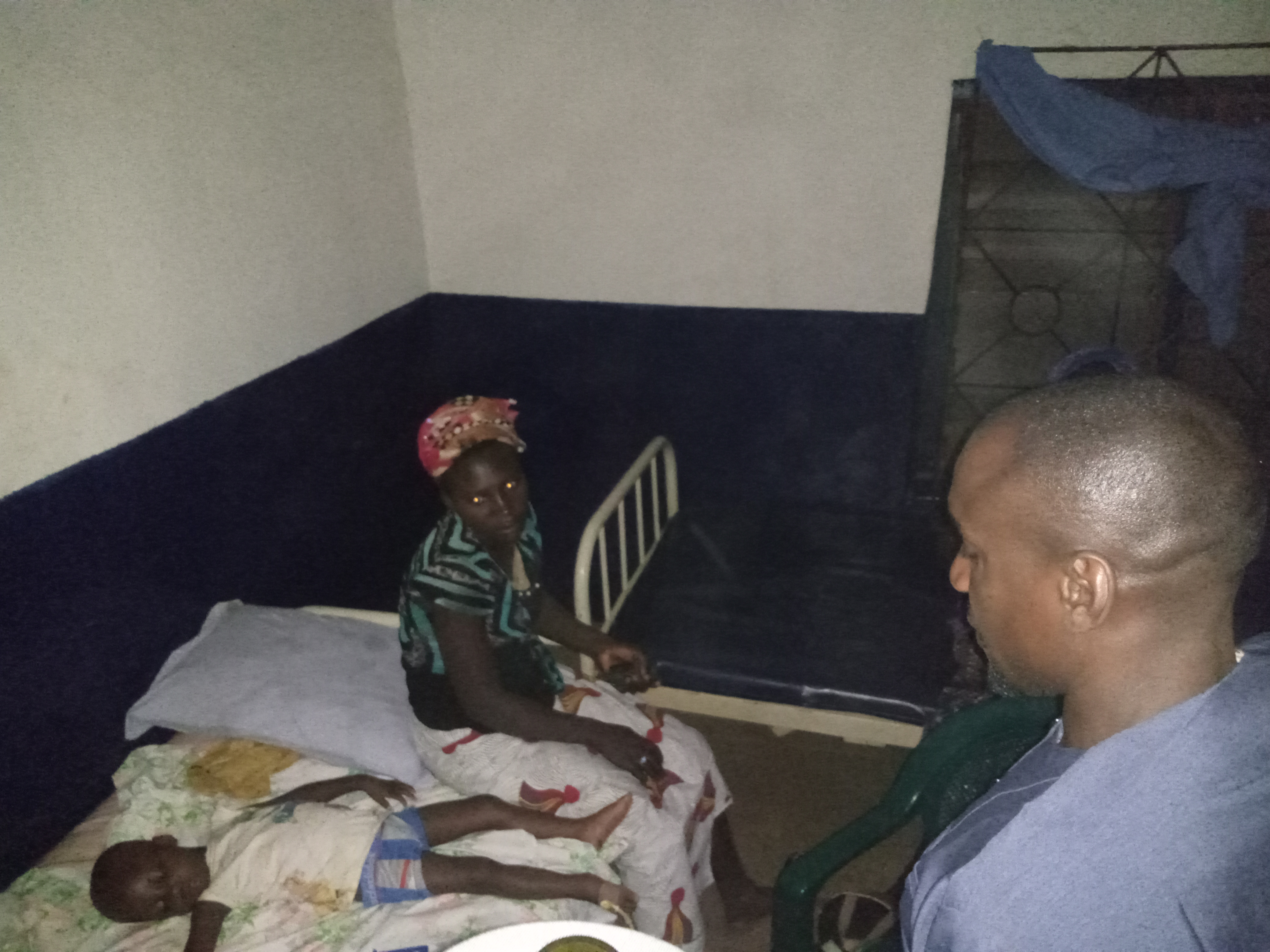 Oche G12 storms Ihotu Clinic, clears hospital bill of patients