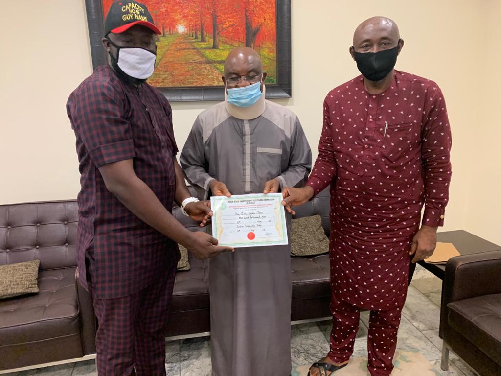 James Oche presents Certificate of Return to Sen. Mark, wife, Helen; praises couple