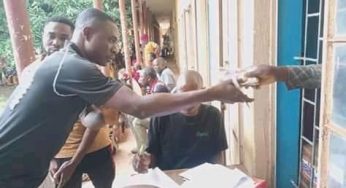 Otukpo market fire victims receive cash as palliative from Gov. Ortom through George Alli (Photos)