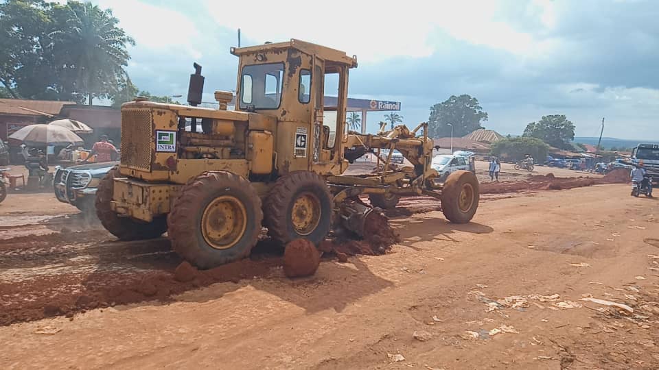 BREAKING: Senator Abba Moro fixes abandoned Otukpo township road