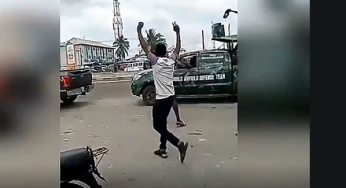 Aba boys overpower soldiers, seize their Hilux (Video)