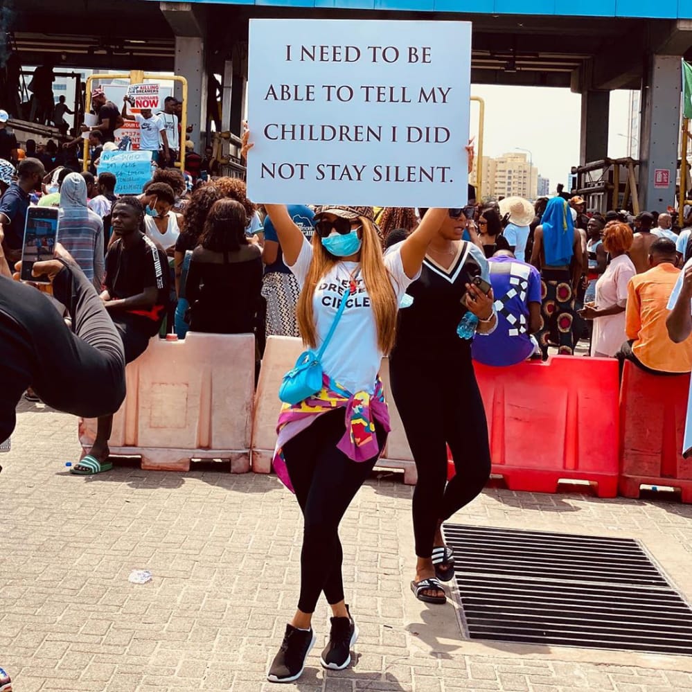 Toke Makinwa replies troll who said she came to the ‘End Sars’ protest to snap pictures for show off 