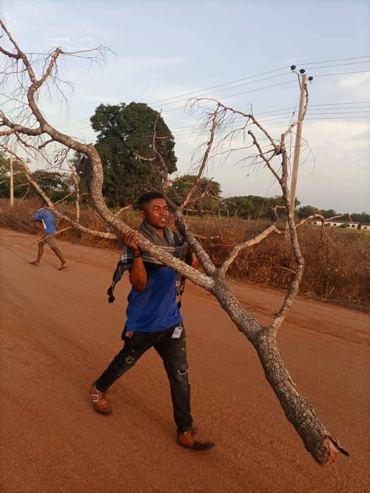 BREAKING: Angry youths block federal highway in Benue