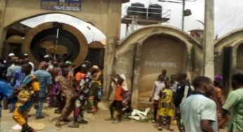 Osun monarch escapes death as hoodlums invade his palace