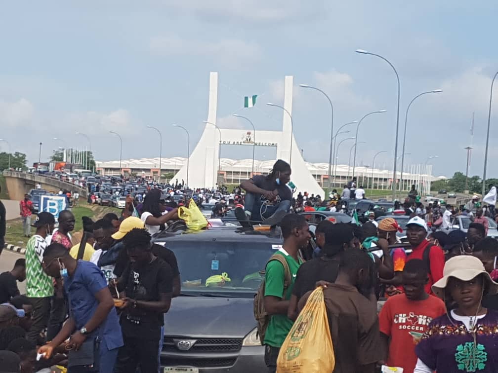 BREAKING: End SARS: Protesters take over Abuja airport road