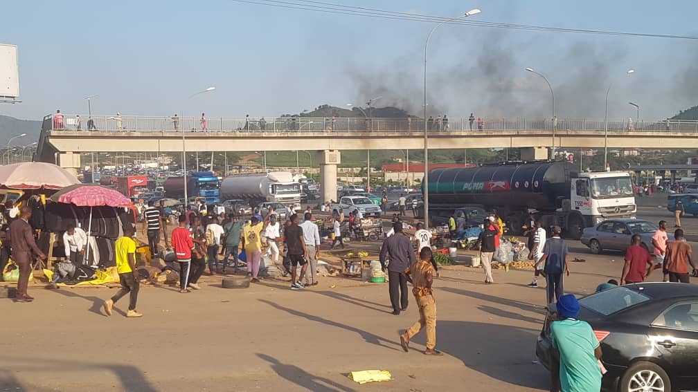 BREAKING: Armed Thugs attack End SARS protesters in Abuja, again