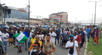 End SARS: Protesters, thugs clash at Banex junction Abuja