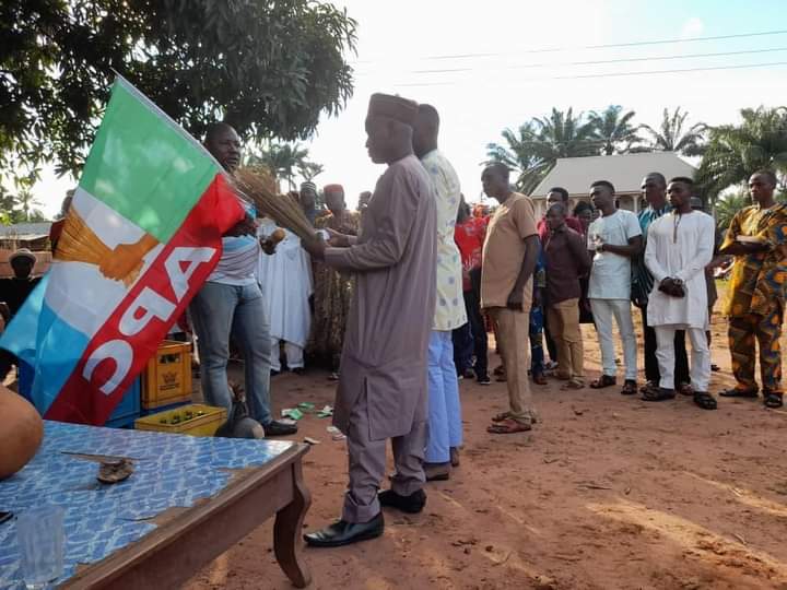 Ogbadibo: Mass exodus hits PDP in Benue as more members dump party for APC