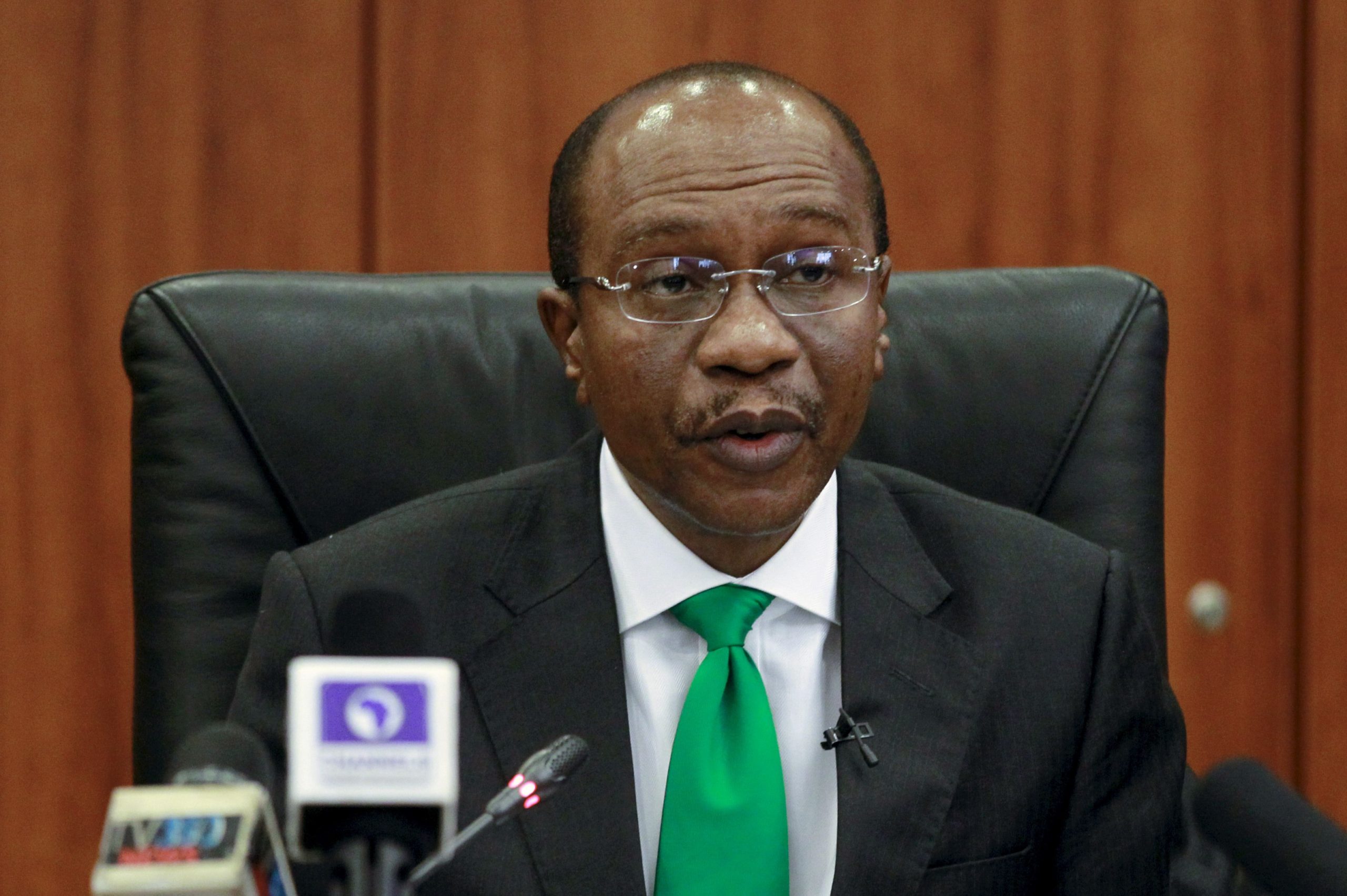 Crypto: Nigerians blast CBN Governor, Godwin Emefiele, drag Zenith Bank