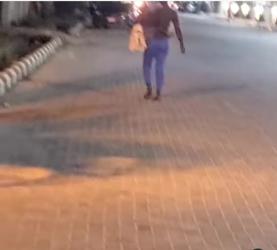 OAP exposes street beggar who rented someone’s baby to beg with (Video)