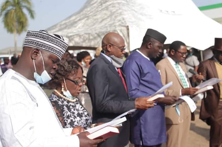 Ortom swears-in Commissioners, installs first class Chiefs