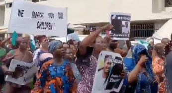 End SARS protest resumes in Lagos as old women, children carry placards (Video)