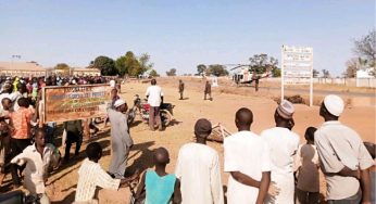 BREAKING: Released schoolboys arrive government house in Katsina, to undergo medical