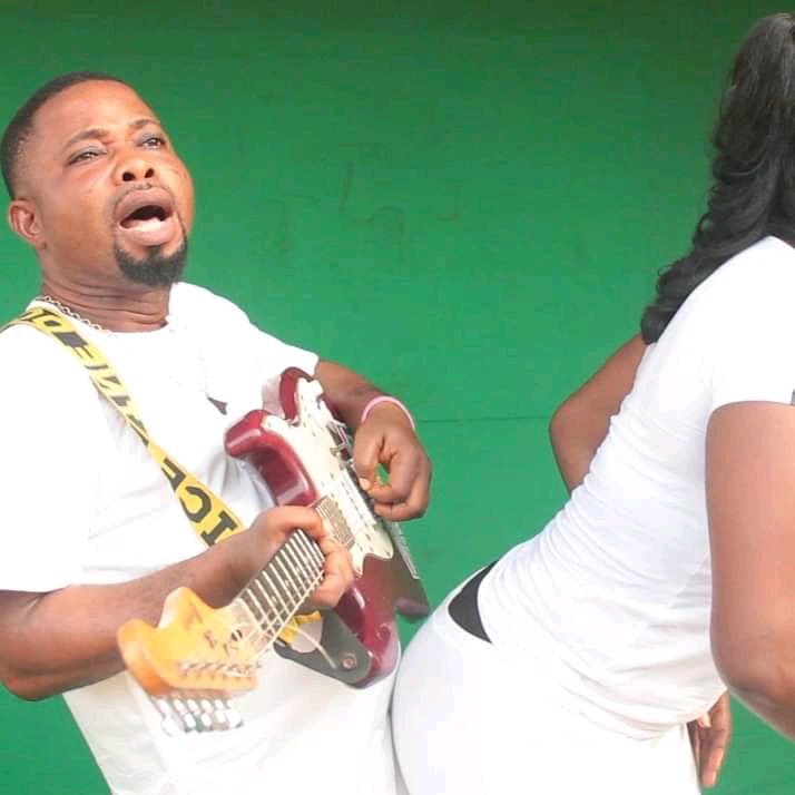Popular Nigerian comedian slumps, dies on stage in Edo