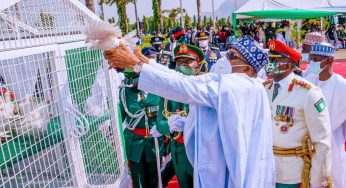 President Muhammadu Buhari “releases” the Armed Forces Remembrance Day pigeons in honour of fallen Heros (video)