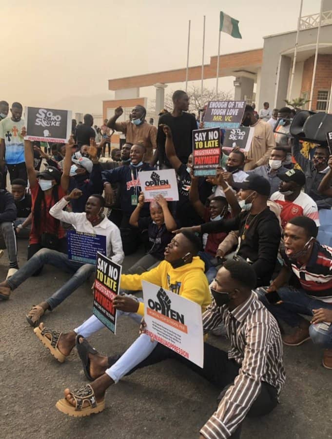 Protect rocks UniAbuja as students demand reduction of school fees, postponement of exam, others (PHOTOS)