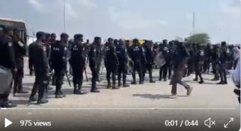 Over 1,000 police men storm Lekki Toll Gate, teargas protesters (VIDEO) 