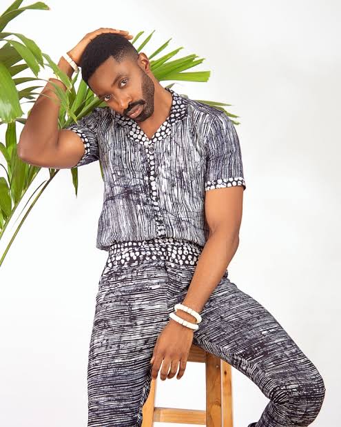 How ‘soldiers’ allegedly robbed singer, Ric Hassani at gunpoint 