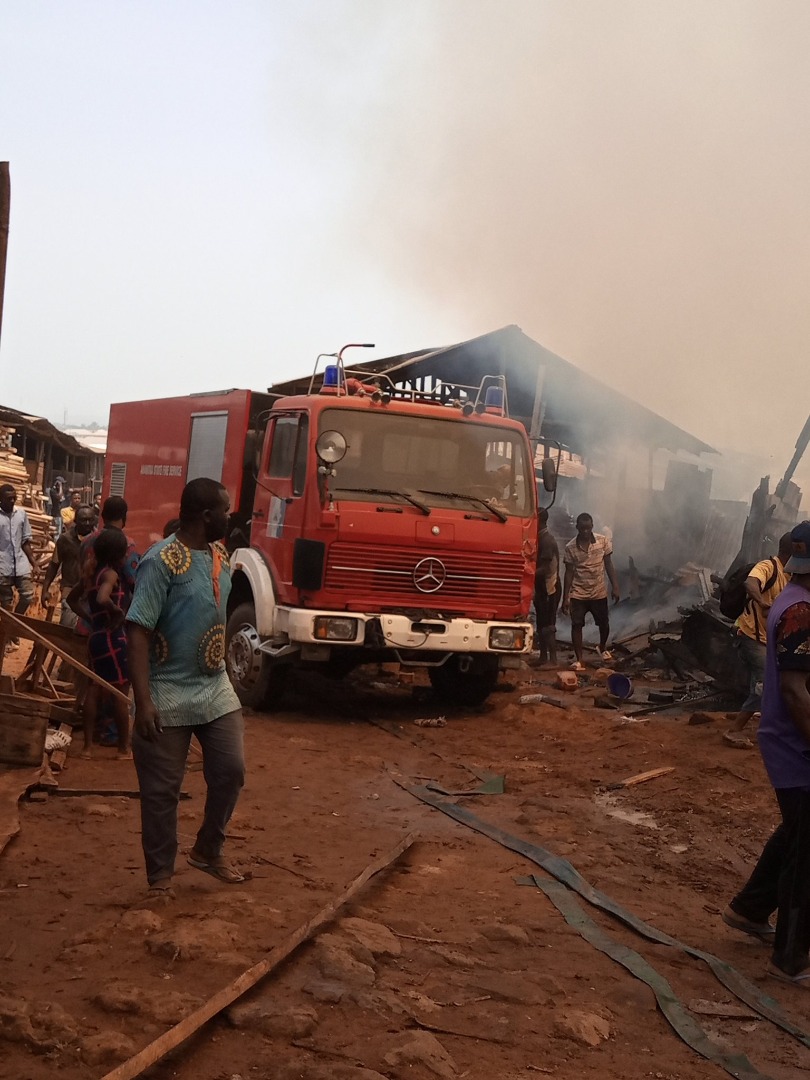 BREAKING: Police allegedly set Nnewi market on fire