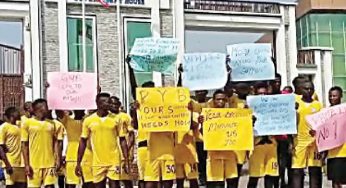 Angry players storm gov house to protest unpaid fees in Kogi