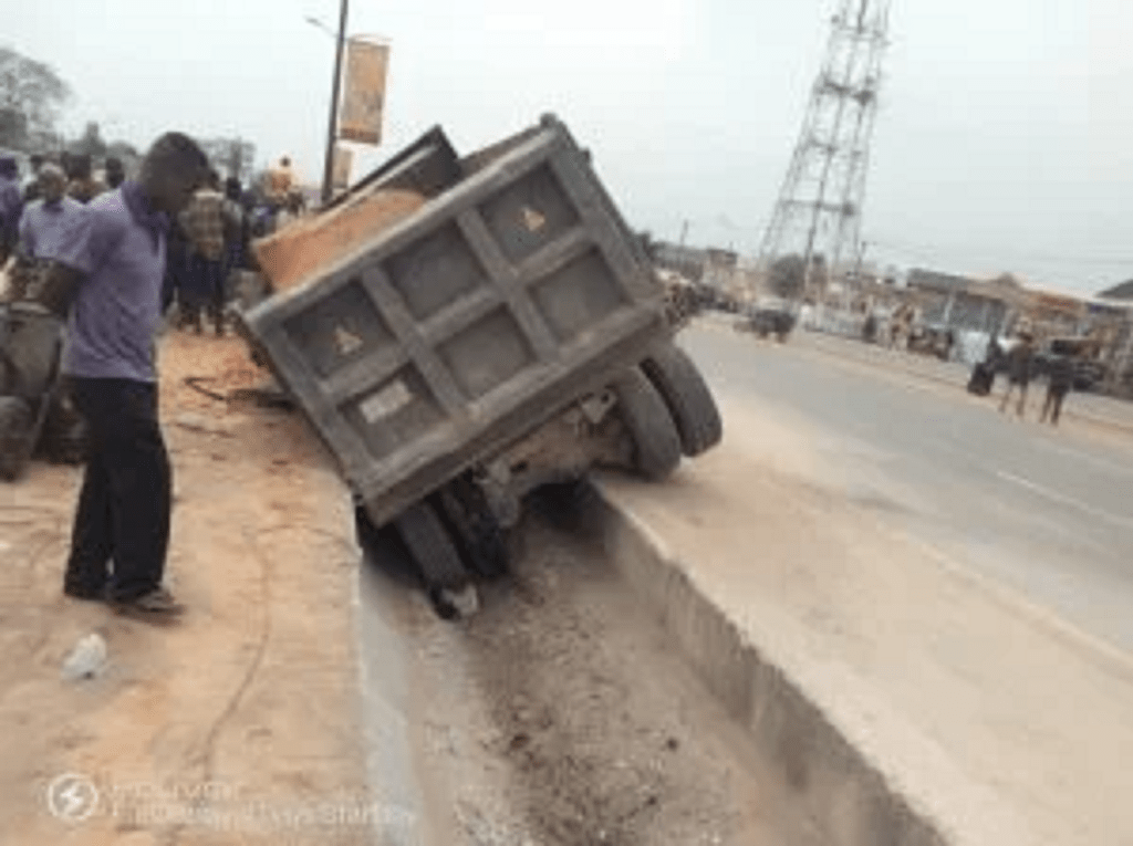 Tragedy as truck crushes 4 female hawkers to death in Anambra