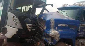 Bus conveying Akwa Nigerian player crashes