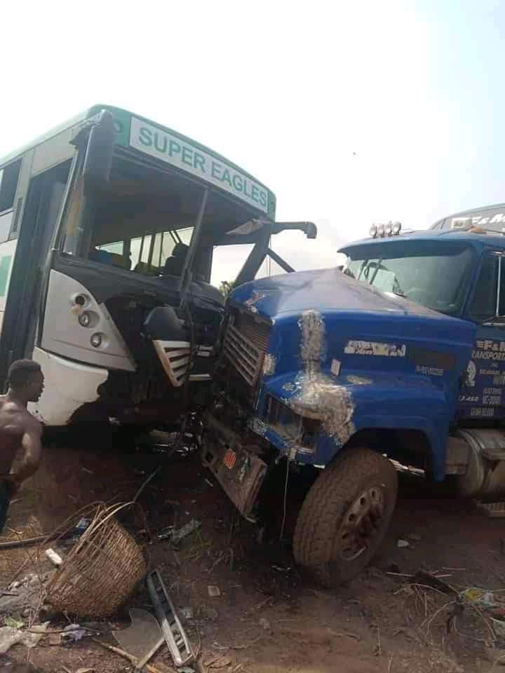 Bus conveying Akwa Nigerian player crashes