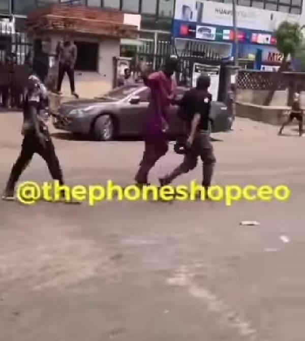 Policemen caught, disgraced for stealing phones at Computer Village Ikeja (Video)