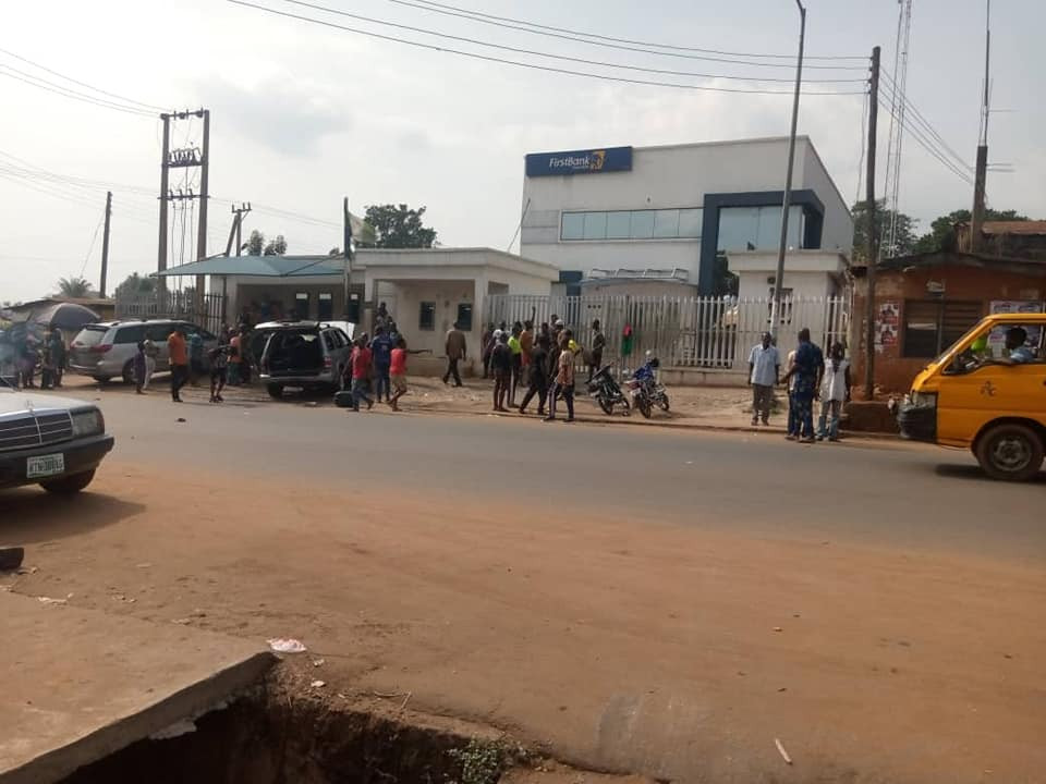 Gunmen storm Anambra community, destroy vehicles (photos)