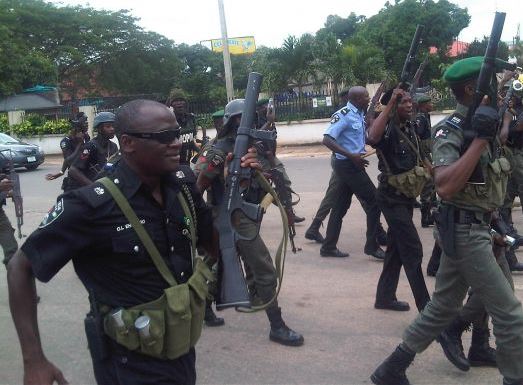 Police invade Alaba International Market in Lagos, open fire