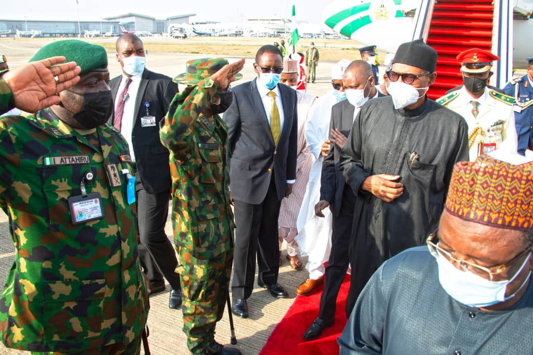 PHOTO NEWS: How Buhari was welcomed to Nigeria from London