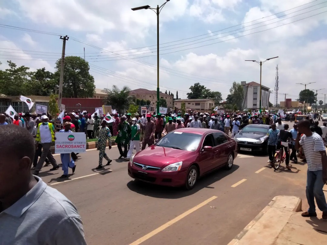 BREAKING: NLC President Waba dares El-Rufai, storms Kaduna Govt House with protesters