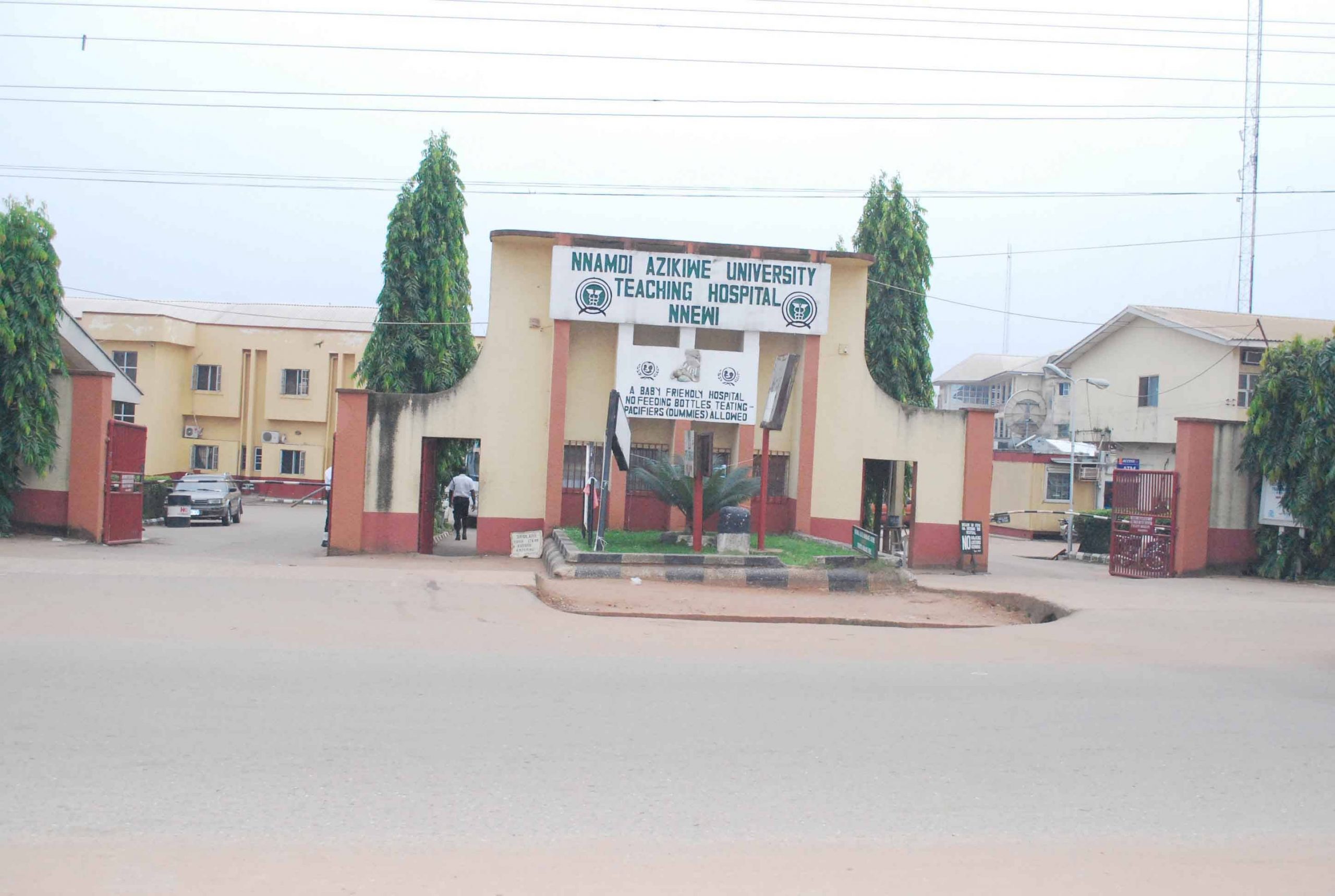 BREAKING: Patients, relatives storm Nnamdi Azikiwe University Teaching Hospital, protest against poor service delivery