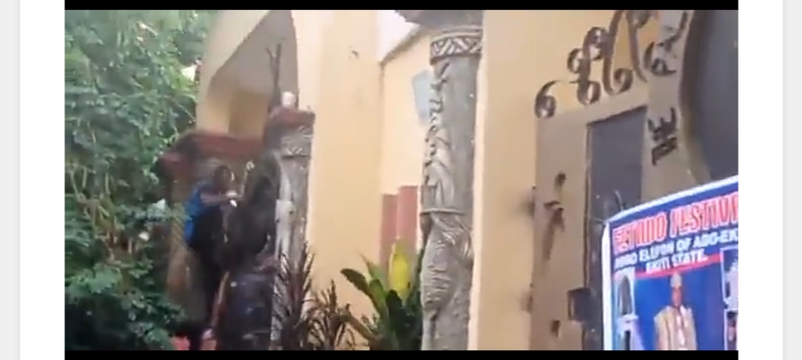 Moment Sunday Igboho jumped over fence after Ewi of Ado-Ekiti denied them entrance into palace (Video)