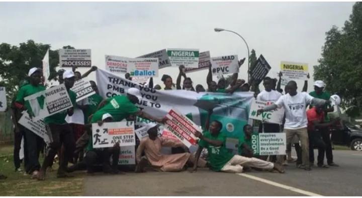 Drama as pro-Buhari June 12 protesters clash in Abuja over payment