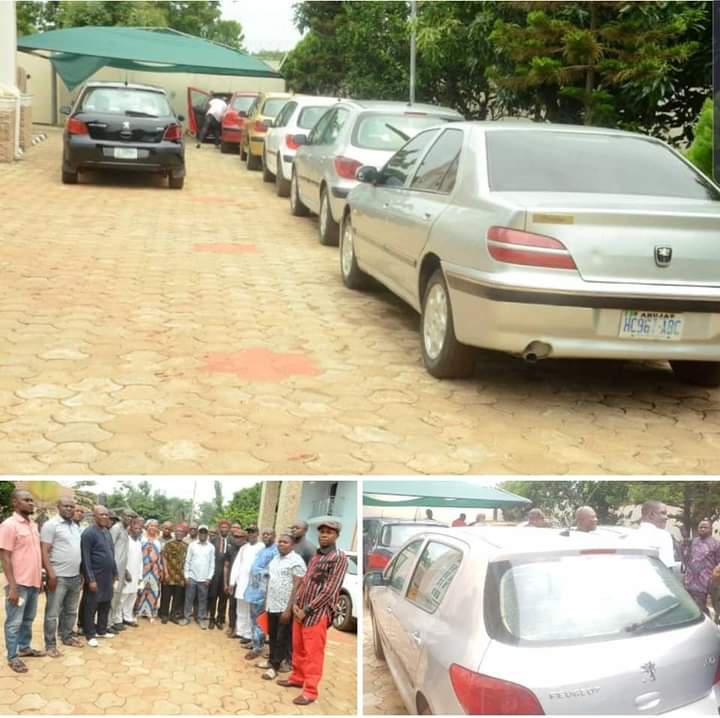 Senator Moro gives out cars to party executives