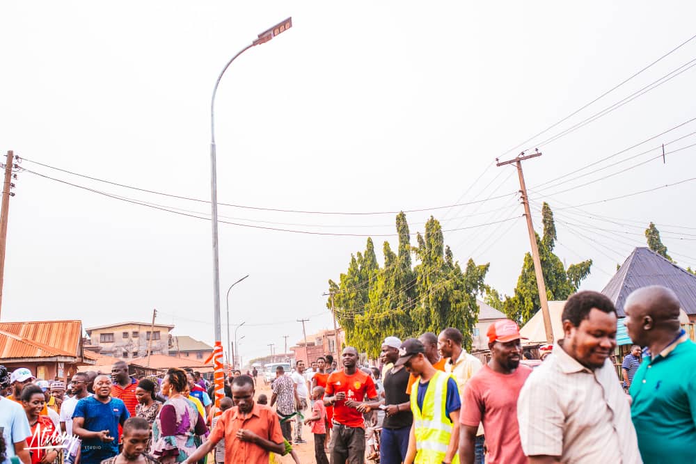 Hon. Alex Ogbe flags-off Otukpo township ward 3 street light project